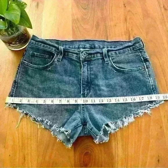 Levi’s 515 Denim Medium Rise Boot Distressed Hem Medium Washed  Jean Shorts. - Picture 11 of 11